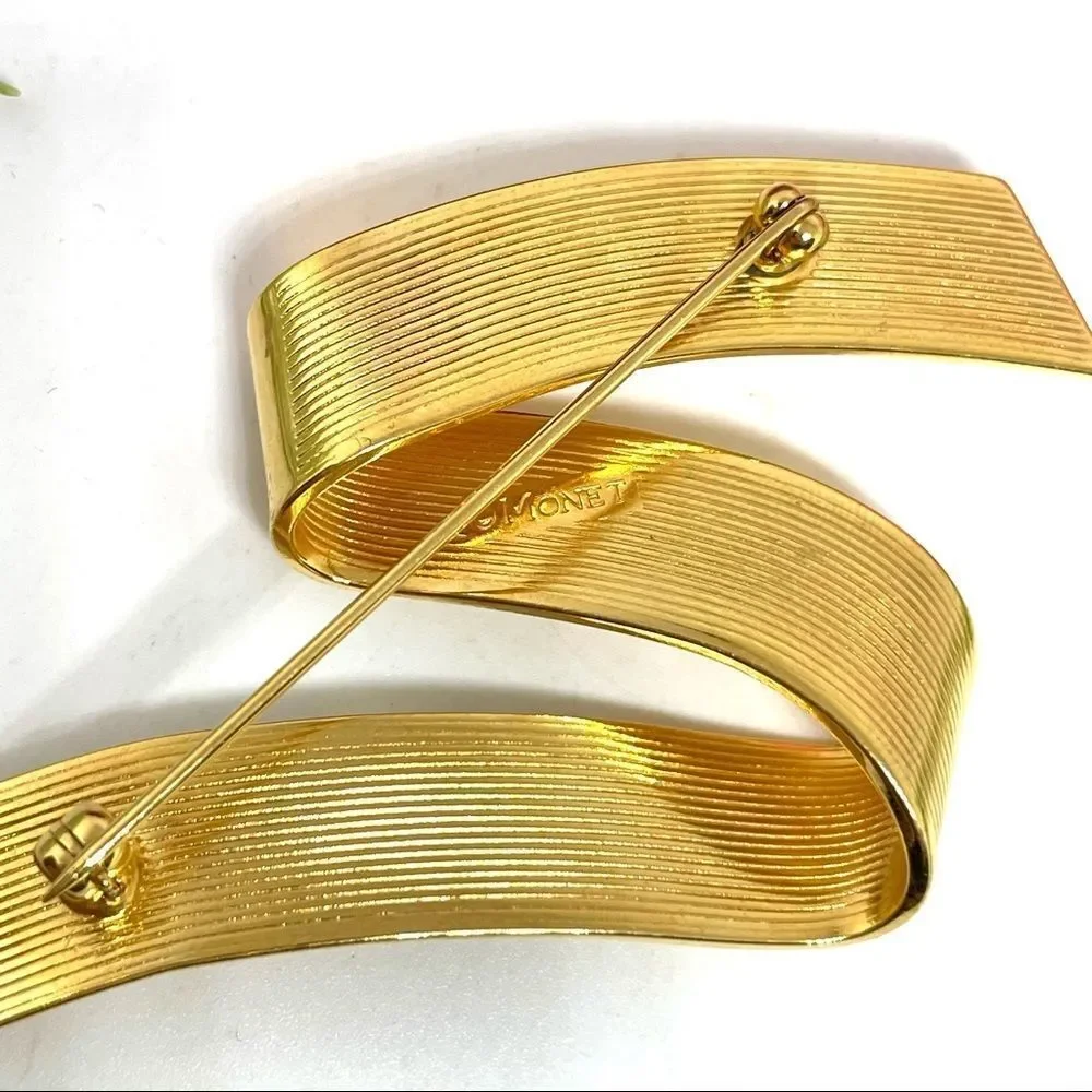 VINTAGE⚜️MONET Abstract Ribbon Golden Brooch